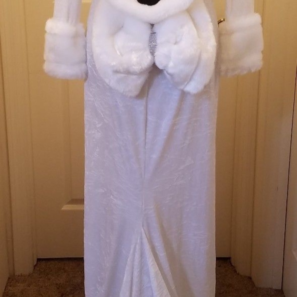 Faux Mink Backless Velvet Mermaid Wedding Gown - Picture 4 of 8